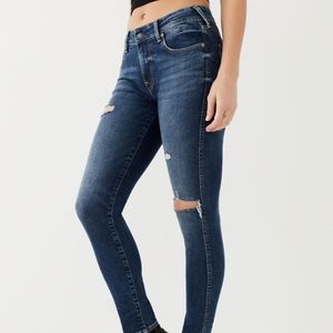 JENNIE MID RISE CURVY SKINNY JEAN